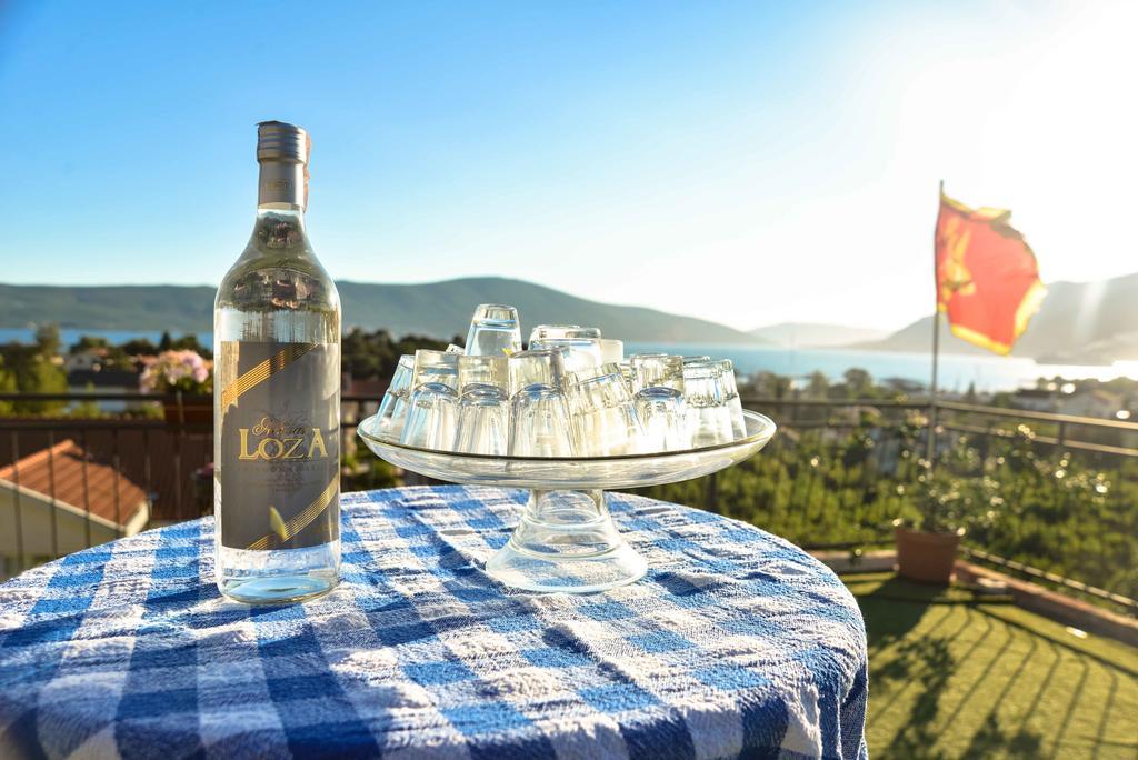 Hostel Anton Tivat Bagian luar foto